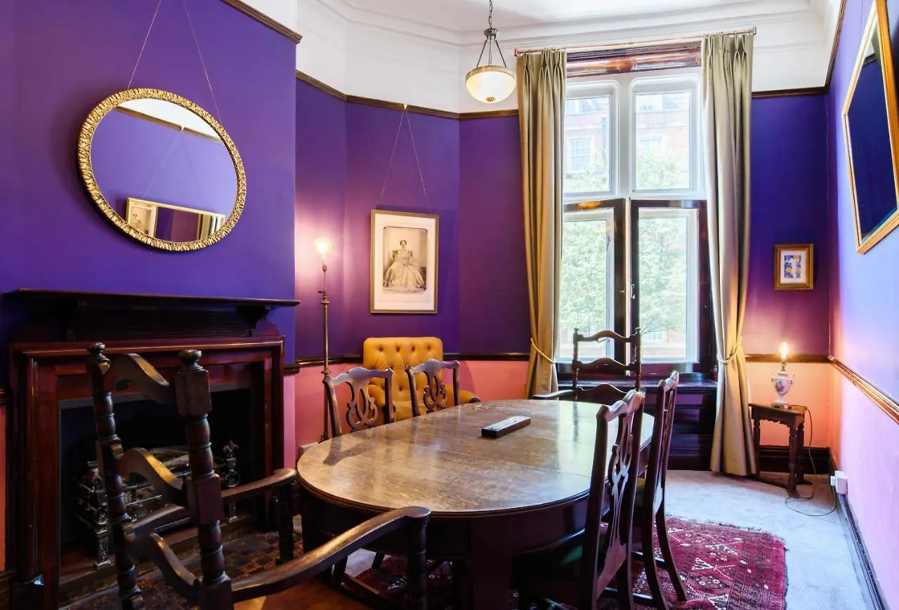 City Centre Mansion Sleeping 1 To 23 Cardiff 0*,  Großbritannien